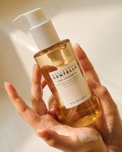 Load image into Gallery viewer, Centella Light Cleansing Oil 200ml
