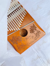 Load image into Gallery viewer, Birdsongs &amp; Tropical Dreams Kalimba
