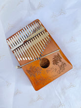 Load image into Gallery viewer, Birdsongs &amp; Tropical Dreams Kalimba
